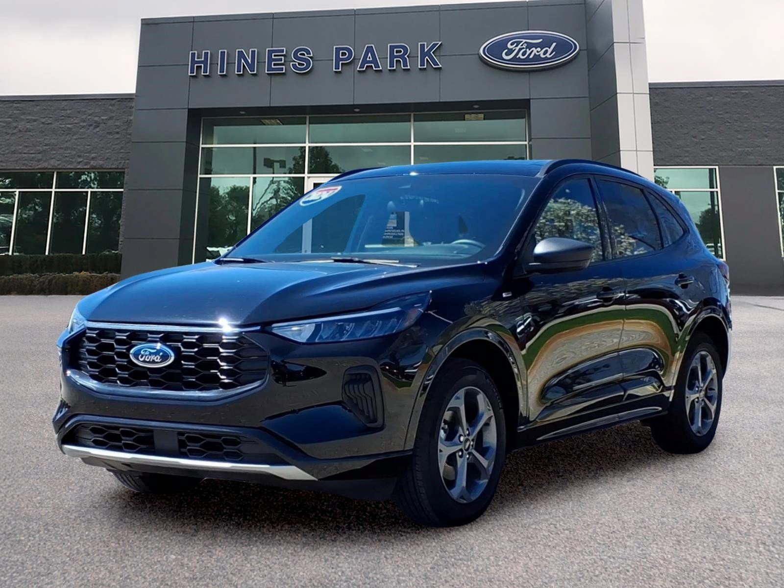Used 2024 Ford Escape ST-Line w/ Tech Pack #1 AWD/4WD image 3