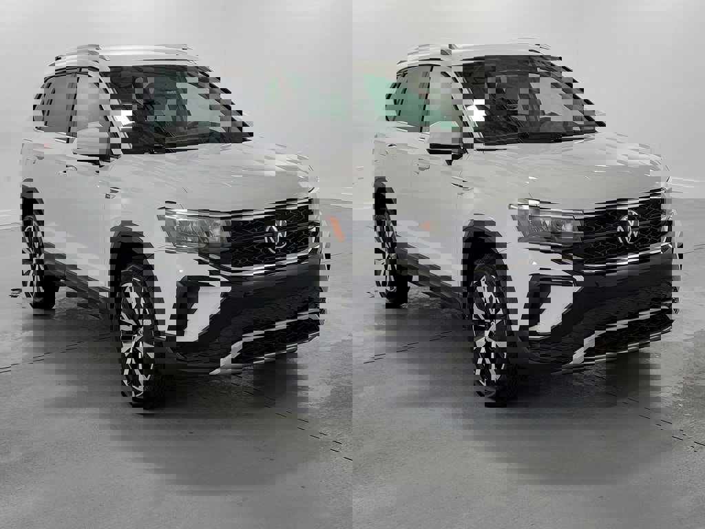 Used 2022 Volkswagen Taos SE image 2