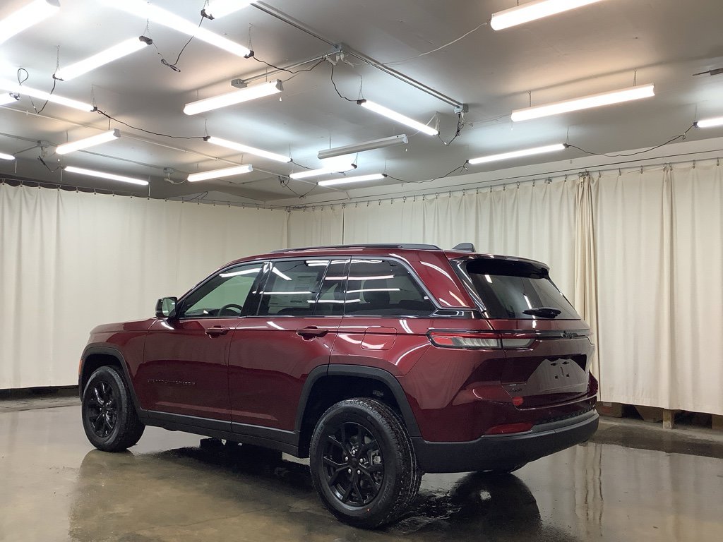 New 2026 Jeep Grand Cherokee Altitude image 9