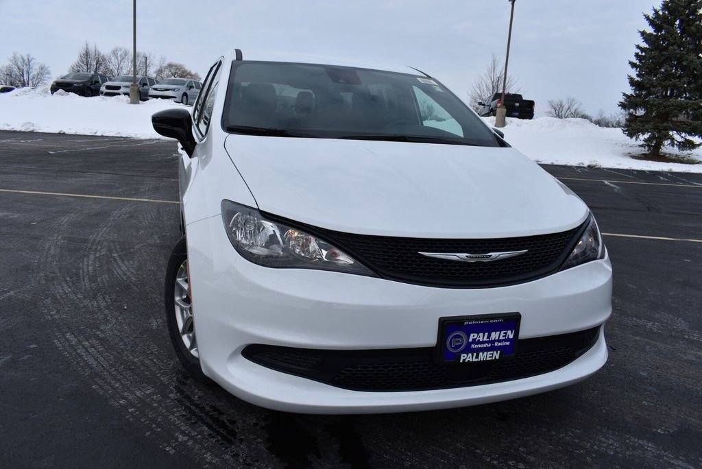 New 2026 Chrysler Voyager LX image 2