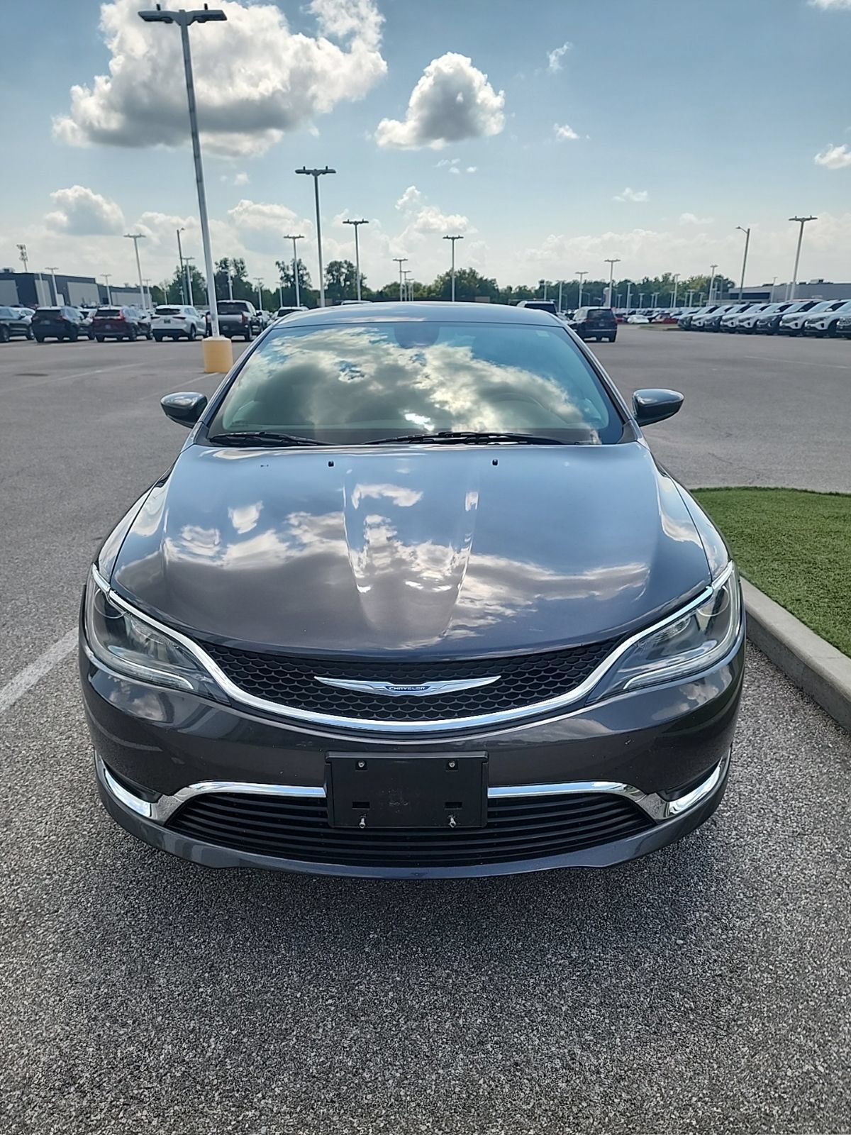 Used 2015 Chrysler 200 Limited w/ Convenience Group FWD image 2