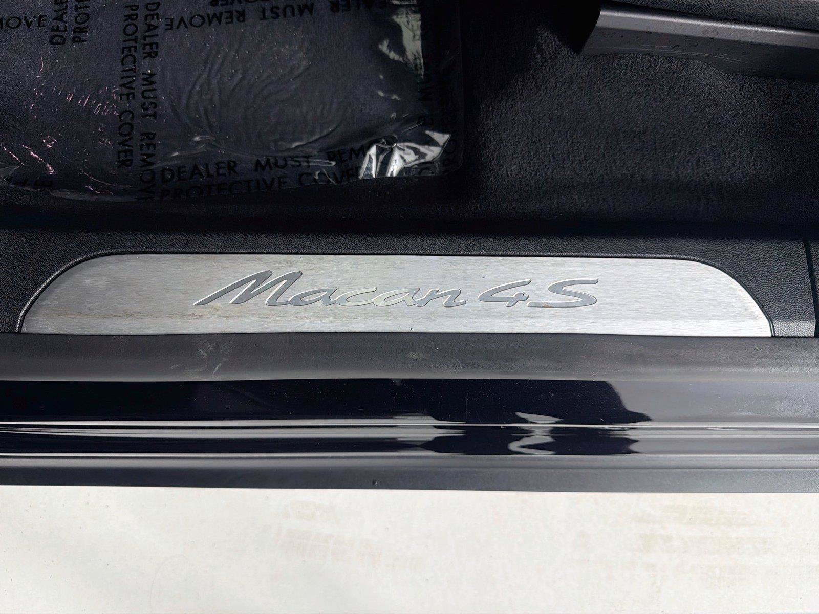 Certified 2025 Porsche Macan 4S Electric AWD/4WD image 11