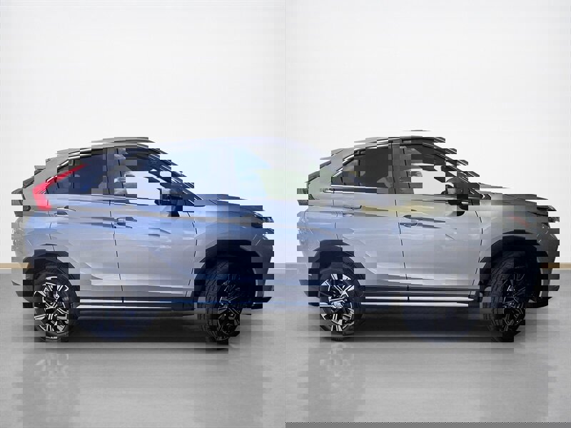 Used 2018 Mitsubishi Eclipse Cross SE image 2