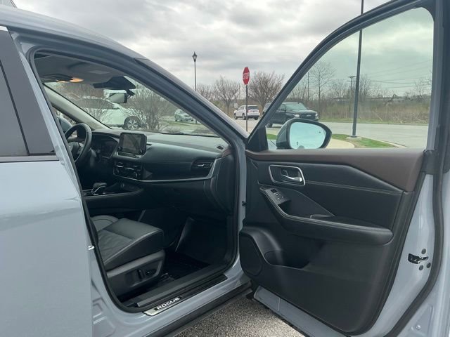 Used 2023 Nissan Rogue Platinum w/ Platinum Premium Package image 17