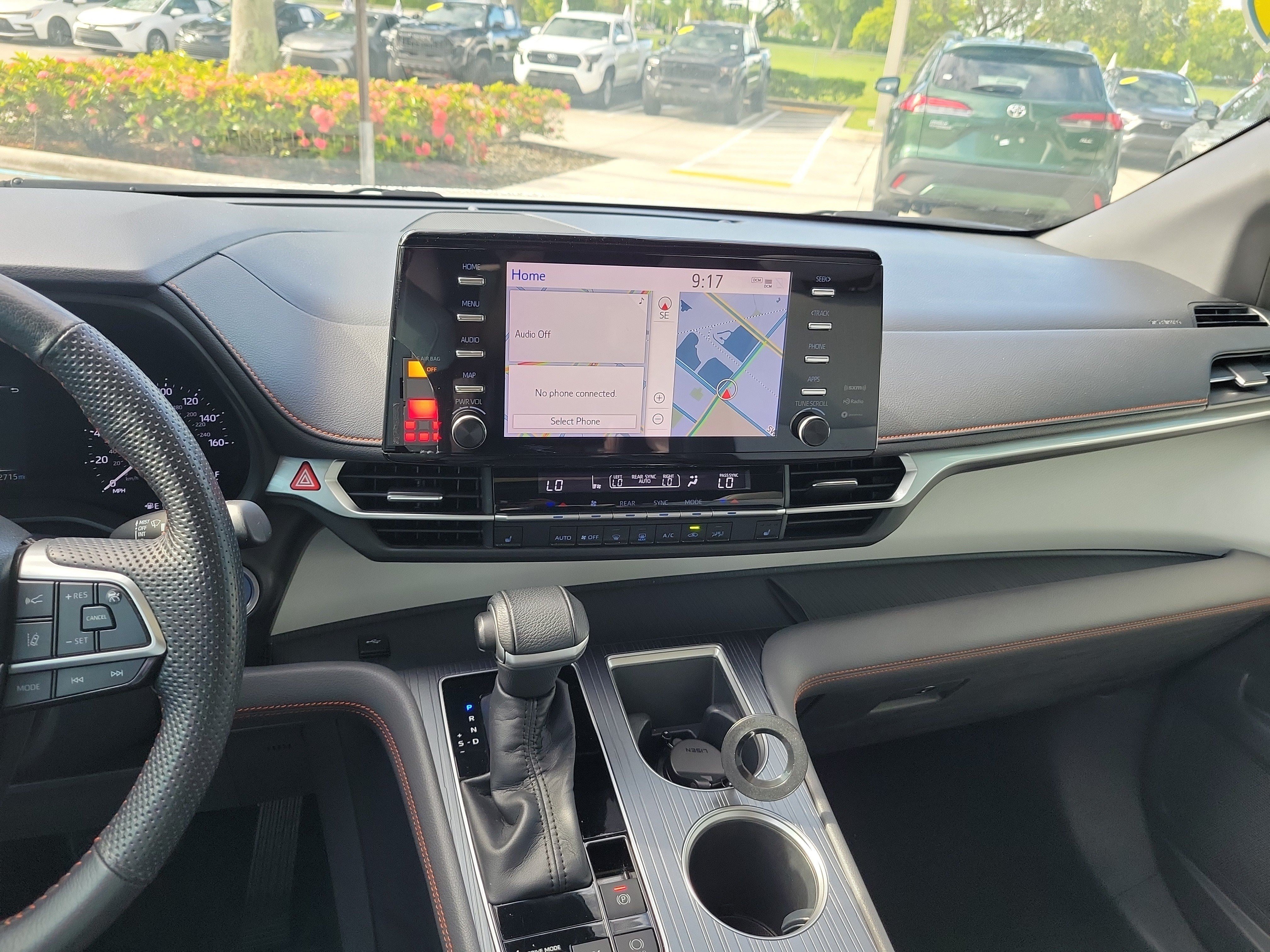 Used 2022 Toyota Sienna XSE FWD image 20