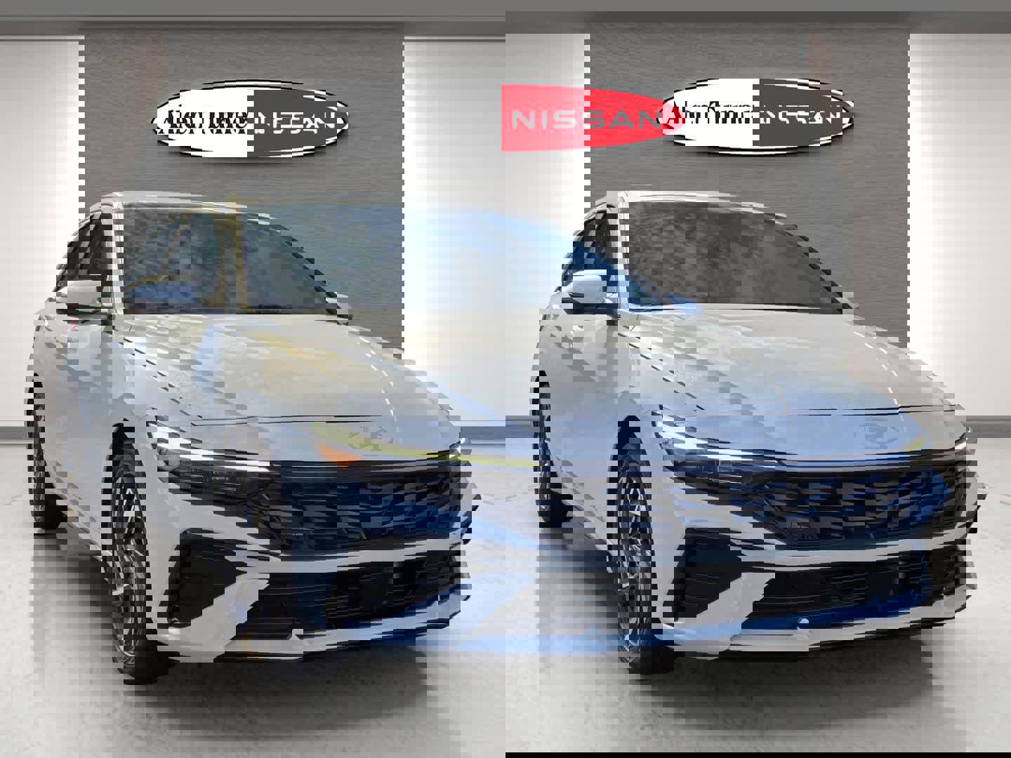 Used 2025 Hyundai Elantra Limited image 2