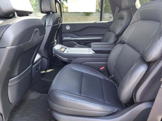 New 2026 Lincoln Navigator Reserve w/ Jet Appearance Package AWD/4WD image 17