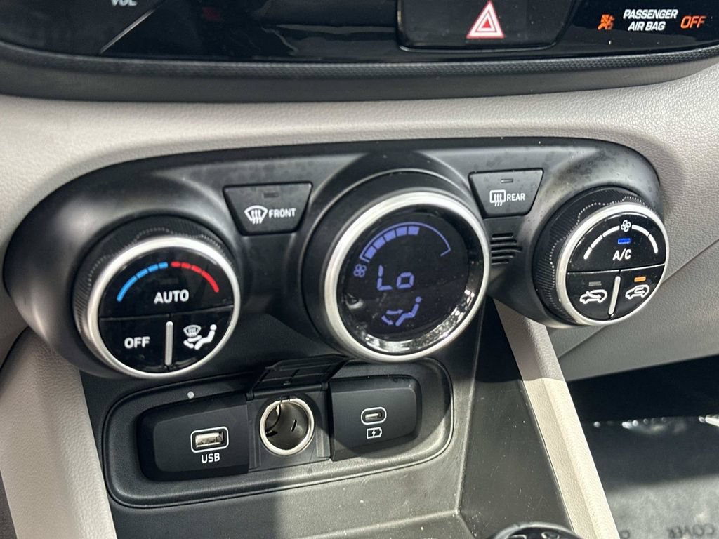 Used 2025 Hyundai Venue SEL FWD image 14