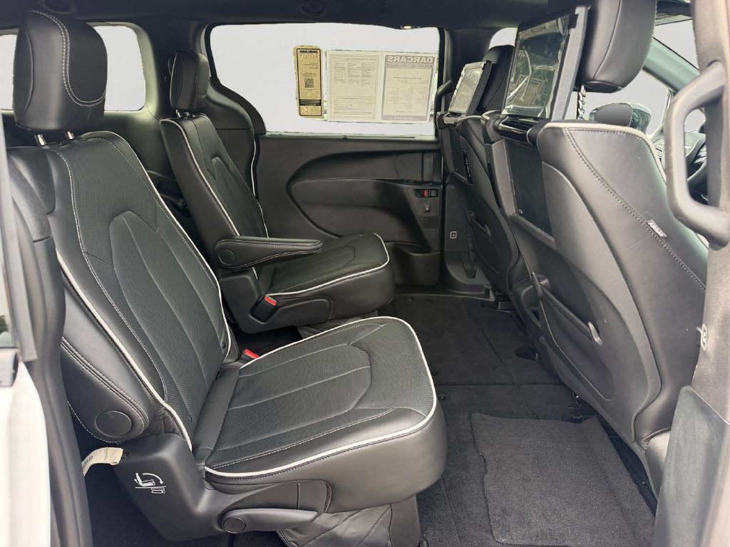 Used 2026 Chrysler Pacifica Limited w/ Uconnect Theater Family Group AWD/4WD image 9