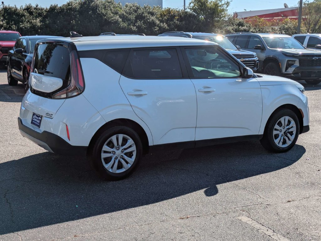 Used 2023 Kia Soul LX FWD image 4