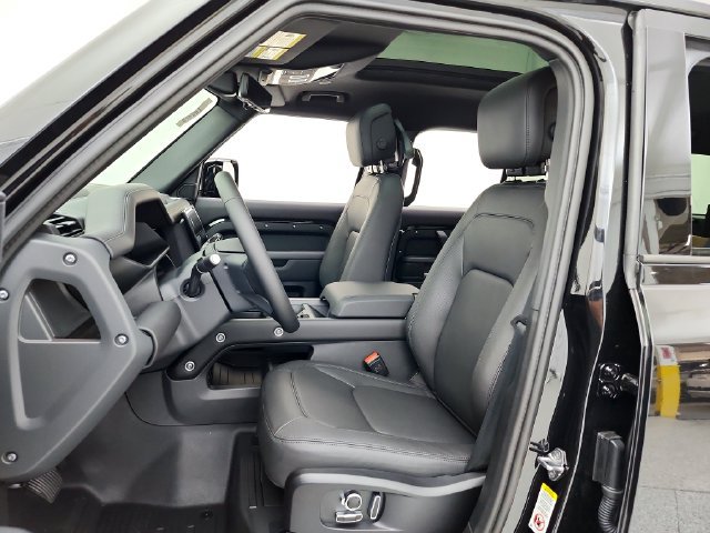 New 2026 Land Rover Defender 130 X-Dynamic SE AWD/4WD image 21