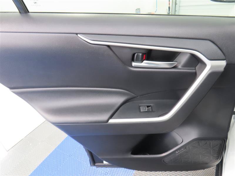 Used 2022 Toyota RAV4 XLE FWD image 25