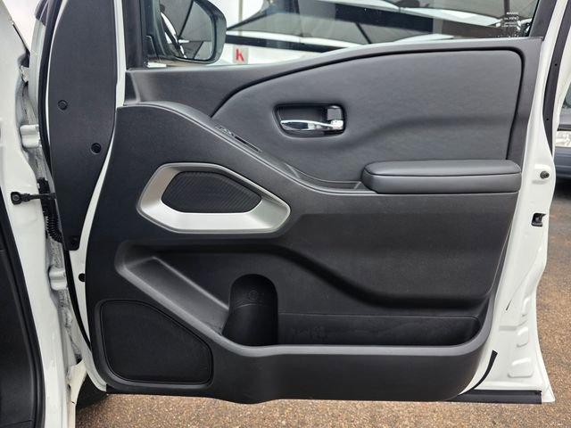 Used 2022 Nissan Frontier SV image 33