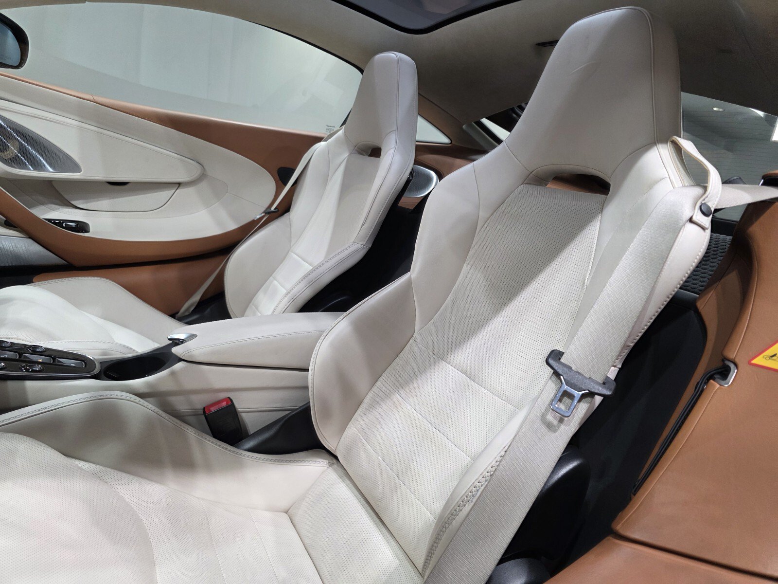 Used 2023 McLaren GT RWD image 8