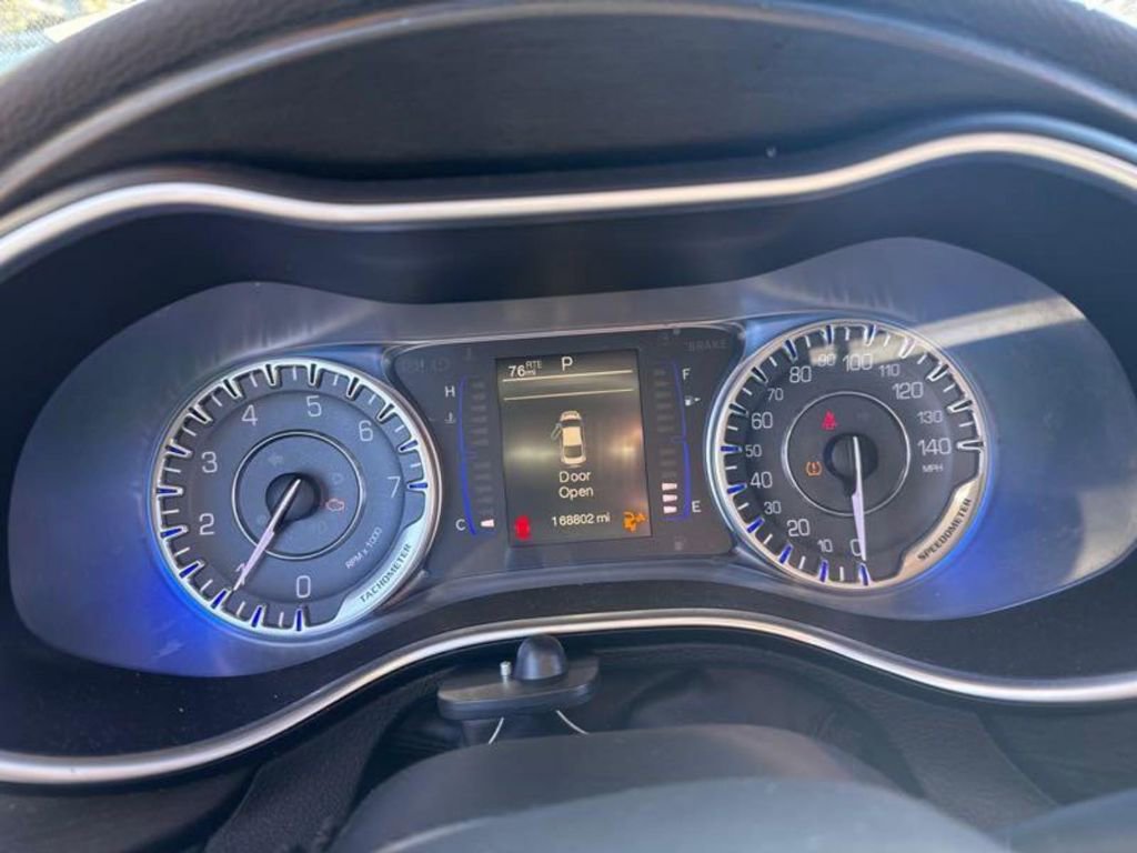 Used 2015 Chrysler 200 Limited FWD image 11