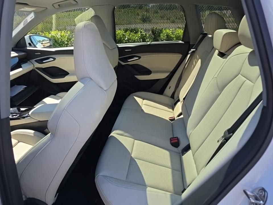 Used 2025 Audi Q6 e-tron Premium Plus w/ Premium Plus AWD/4WD image 12