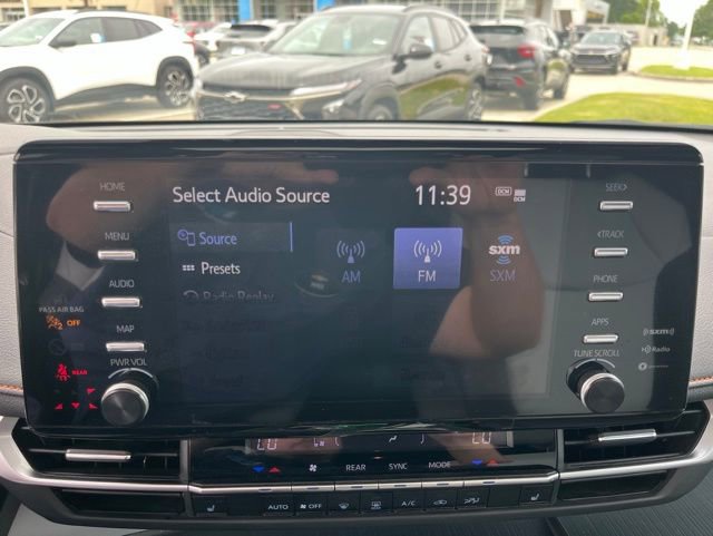 Used 2024 Toyota Sienna XSE FWD image 25