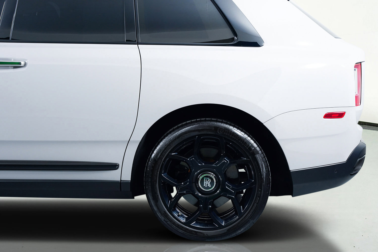 Used 2024 Rolls-Royce Cullinan Black Badge image 17