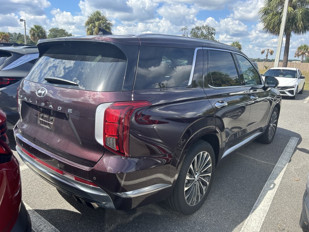 Used 2024 Hyundai Palisade Calligraphy FWD image 3