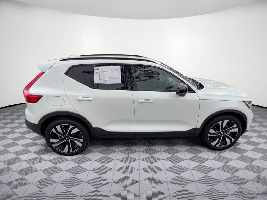 Used 2024 Volvo XC40 B5 Plus w/ Protection Package Premier AWD/4WD image 8
