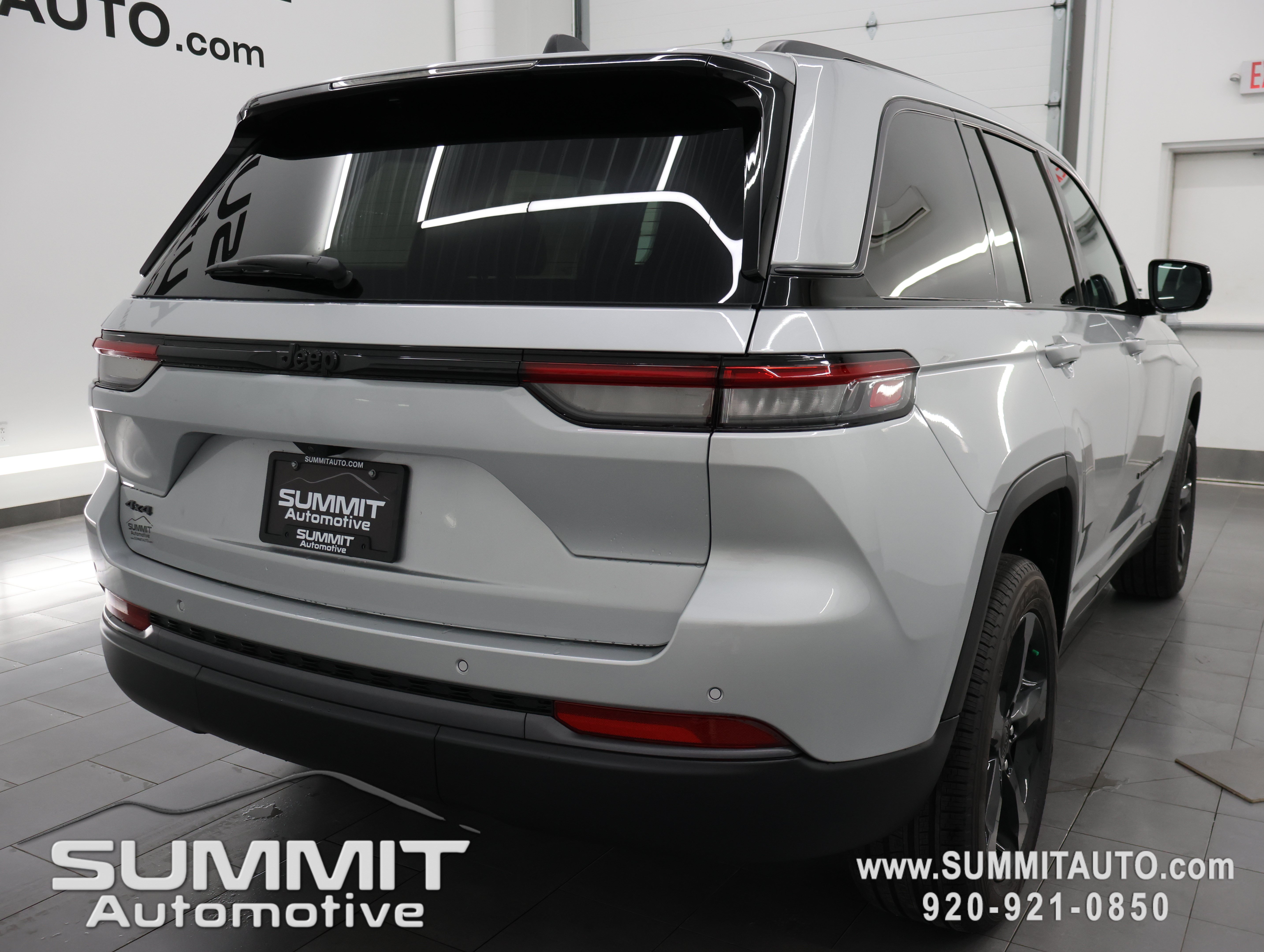 New 2026 Jeep Grand Cherokee Limited w/ Limited Altitude Package AWD/4WD image 5