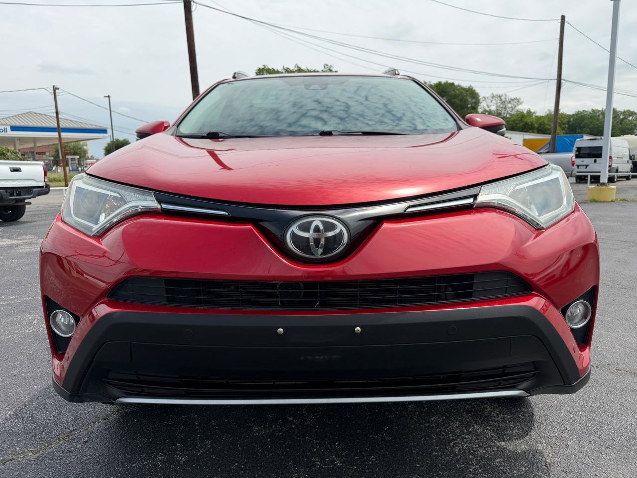 Used 2017 Toyota RAV4 XLE FWD image 2