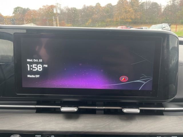 Used 2024 Kia Carnival EX image 22