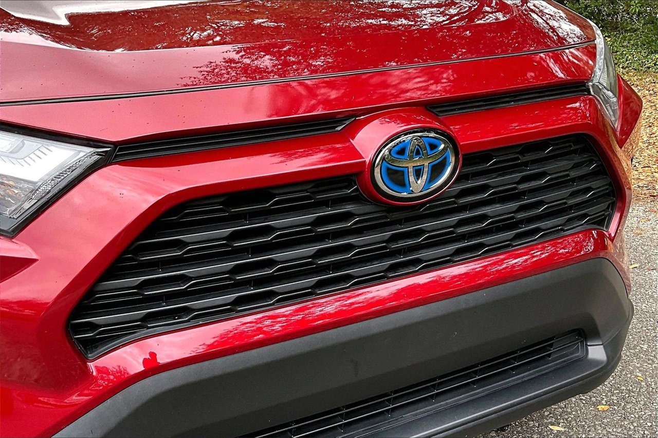 Used 2023 Toyota RAV4 LE image 30