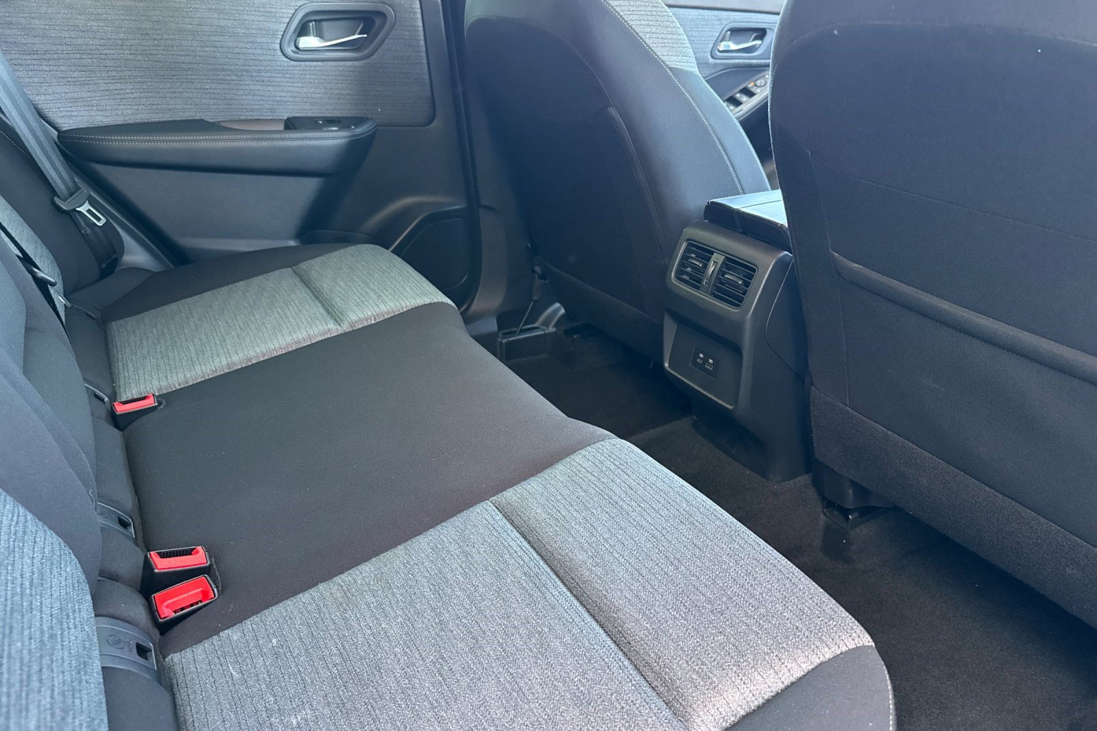 Used 2023 Nissan Rogue SV FWD image 29