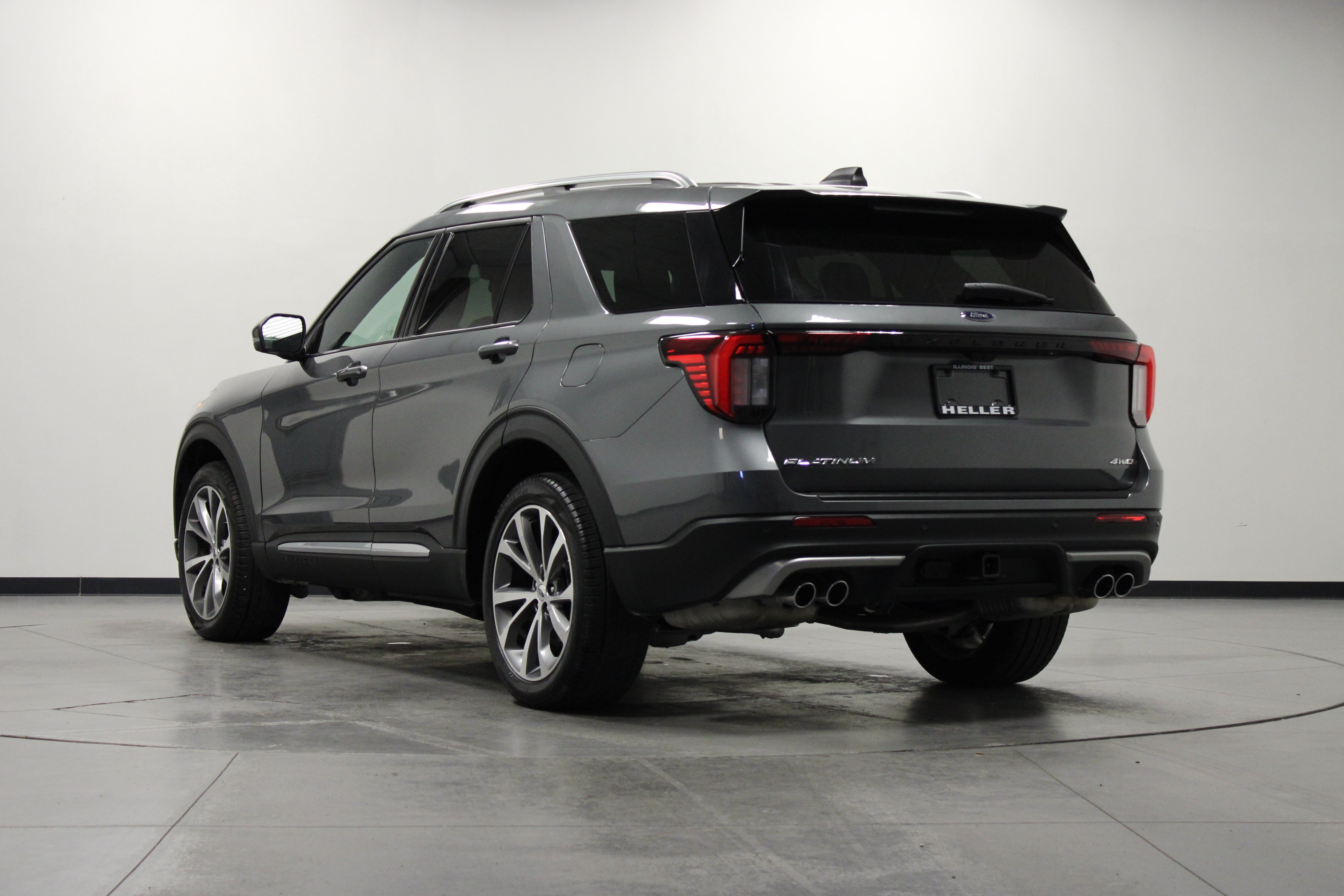 Used 2025 Ford Explorer Platinum w/ Ultimate Package AWD/4WD image 6