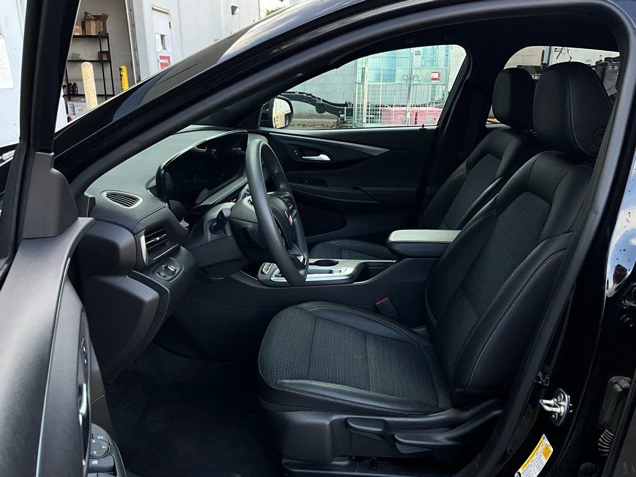 Used 2025 Buick Envista Preferred image 10