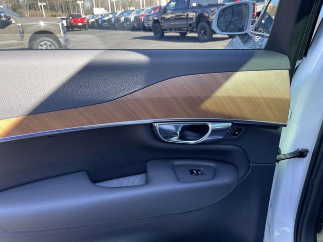 Used 2025 Volvo XC90 B6 Plus image 24