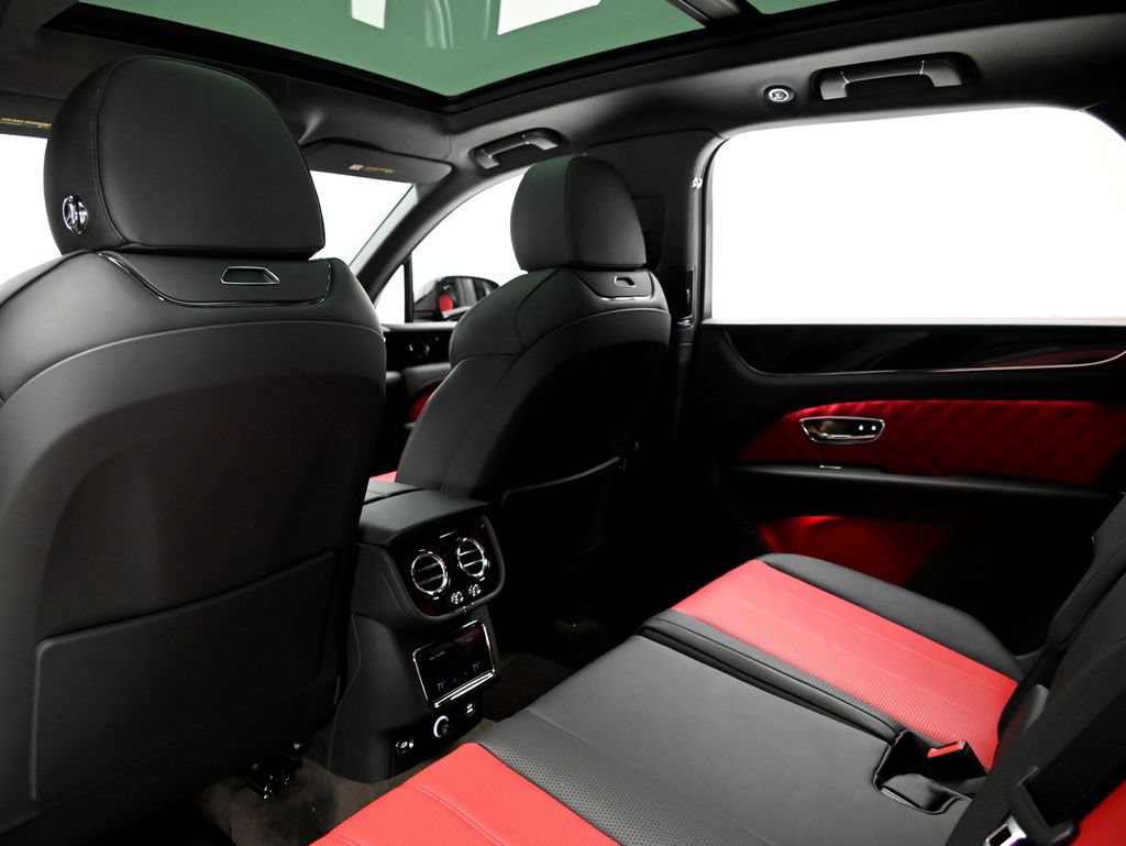 Used 2022 Bentley Bentayga AWD/4WD image 8