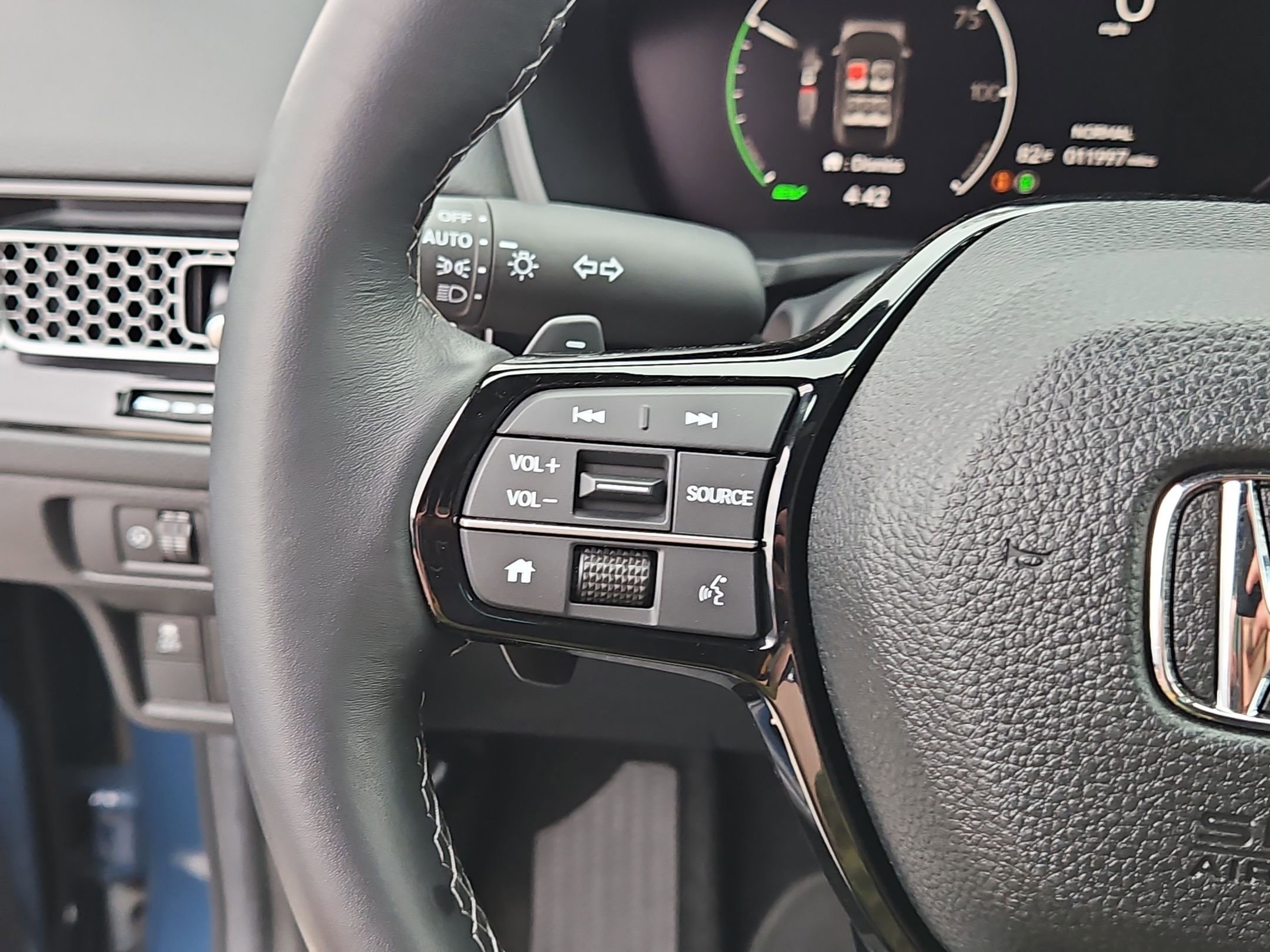 Used 2025 Honda Civic Sport image 23