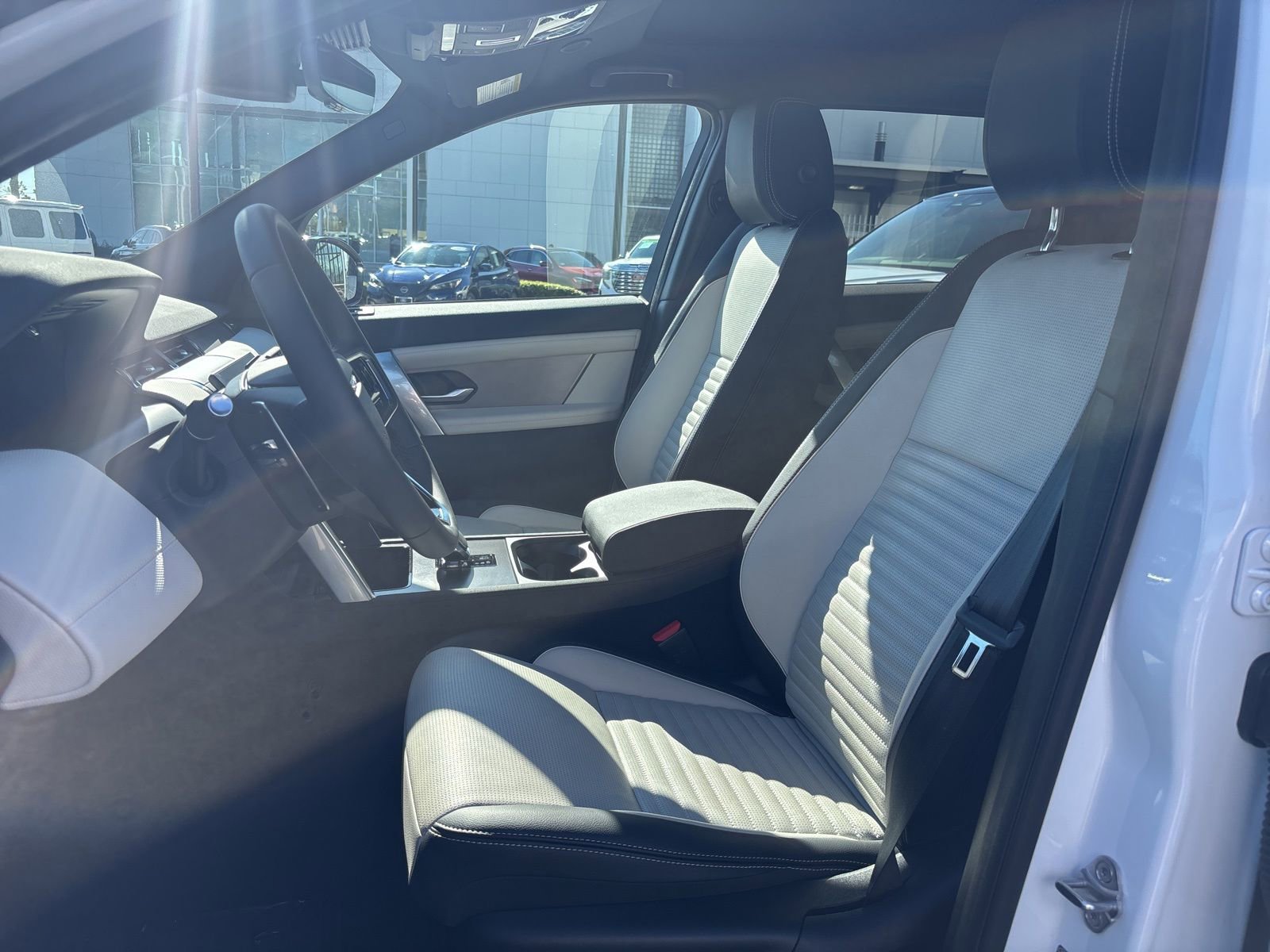 Certified 2025 Land Rover Discovery Sport Dynamic SE image 10