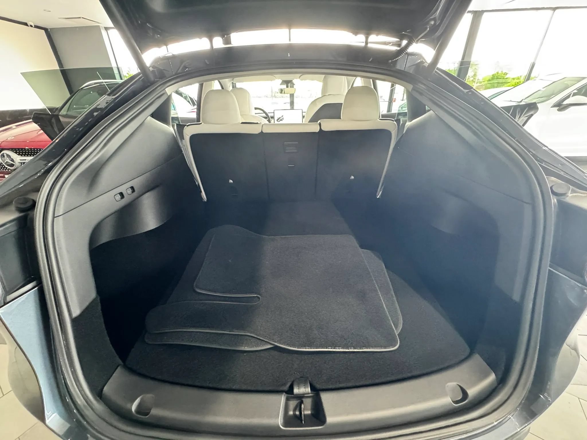 Used 2021 Tesla Model Y Long Range AWD/4WD image 34