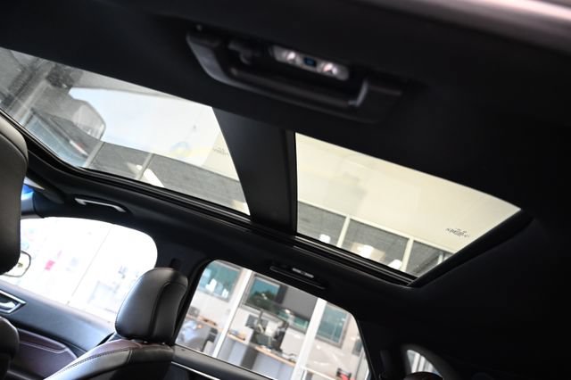Used 2020 Ford Edge Titanium w/ Equipment Group 301A AWD/4WD image 23