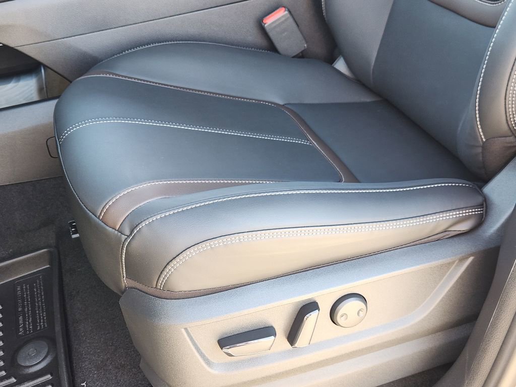 New 2026 Nissan Armada SL w/ Captain's Chari Seat Package image 17