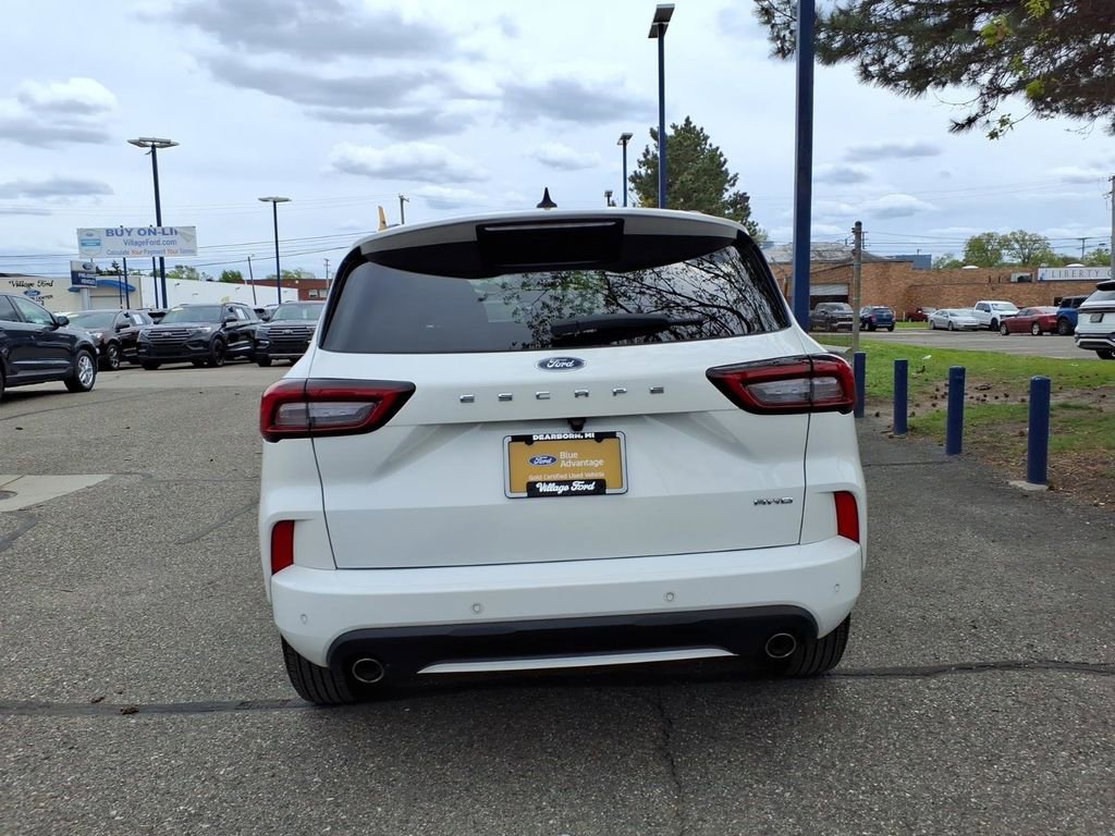 Certified 2024 Ford Escape ST-Line w/ Tech Pack #1 AWD/4WD image 9