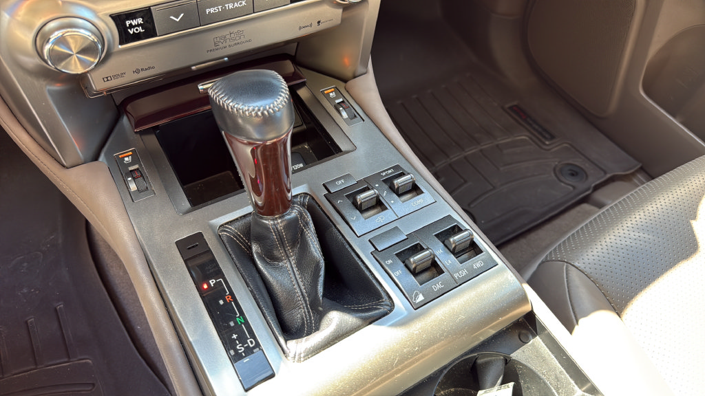 Used 2017 Lexus GX 460 Luxury w/ Sport Design Package AWD/4WD image 29