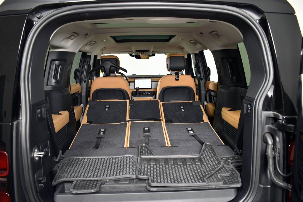 Used 2024 Land Rover Defender 130 S image 30