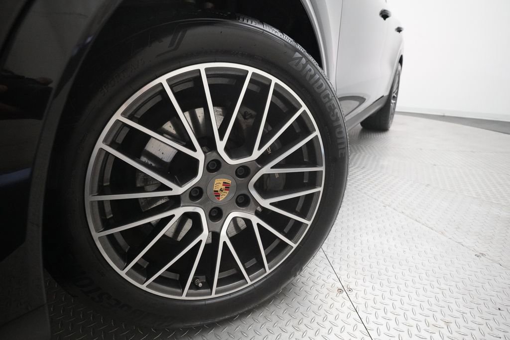 Certified 2021 Porsche Cayenne AWD/4WD image 33