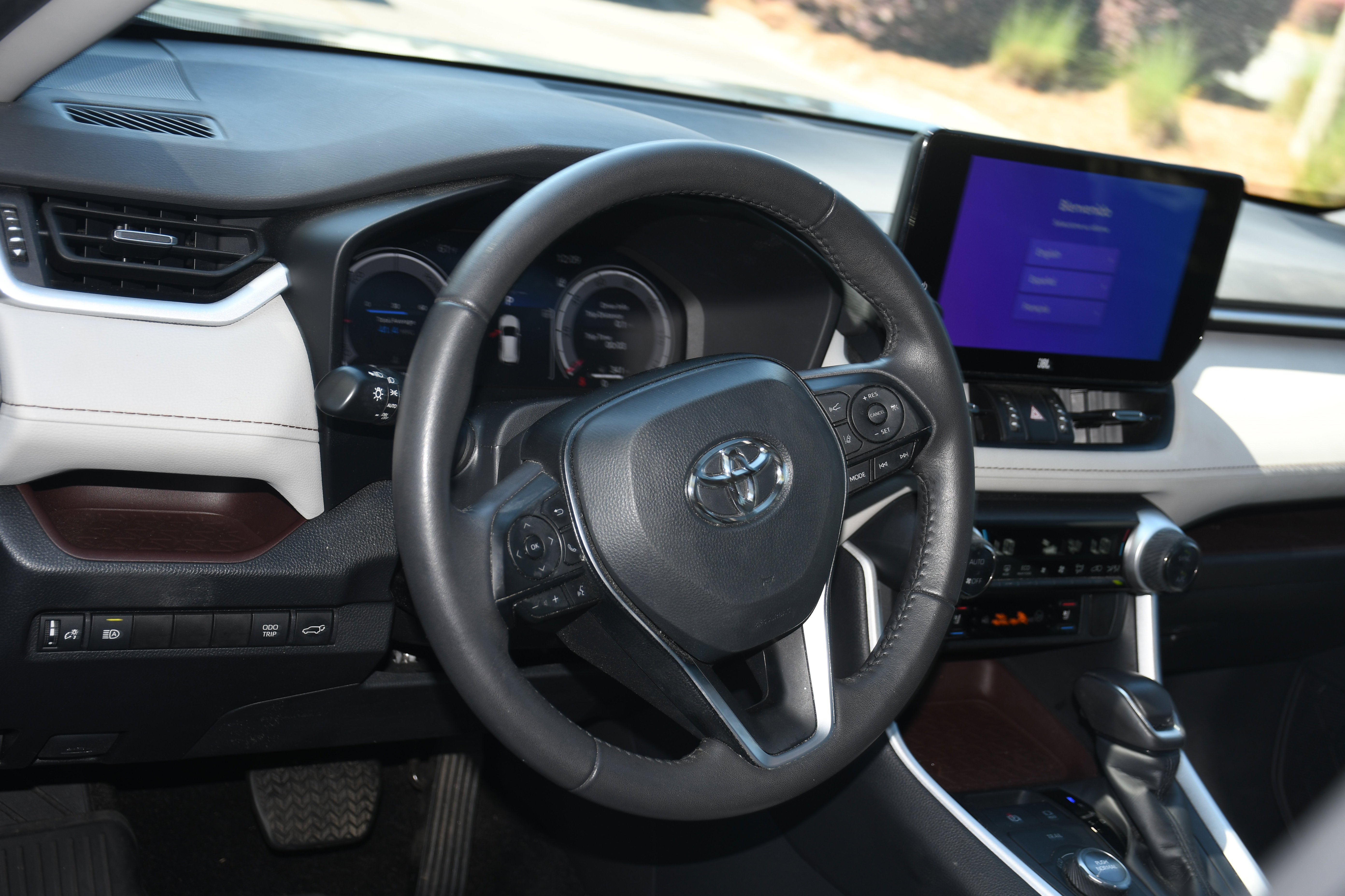 Used 2024 Toyota RAV4 Limited image 9