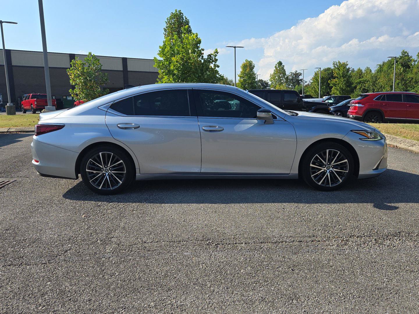 Used 2023 Lexus ES 350 w/ Premium Package FWD image 8