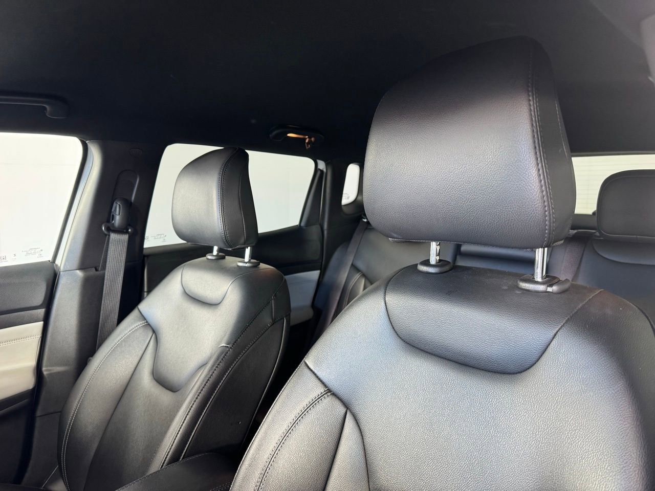 Used 2025 Jeep Compass Limited image 3