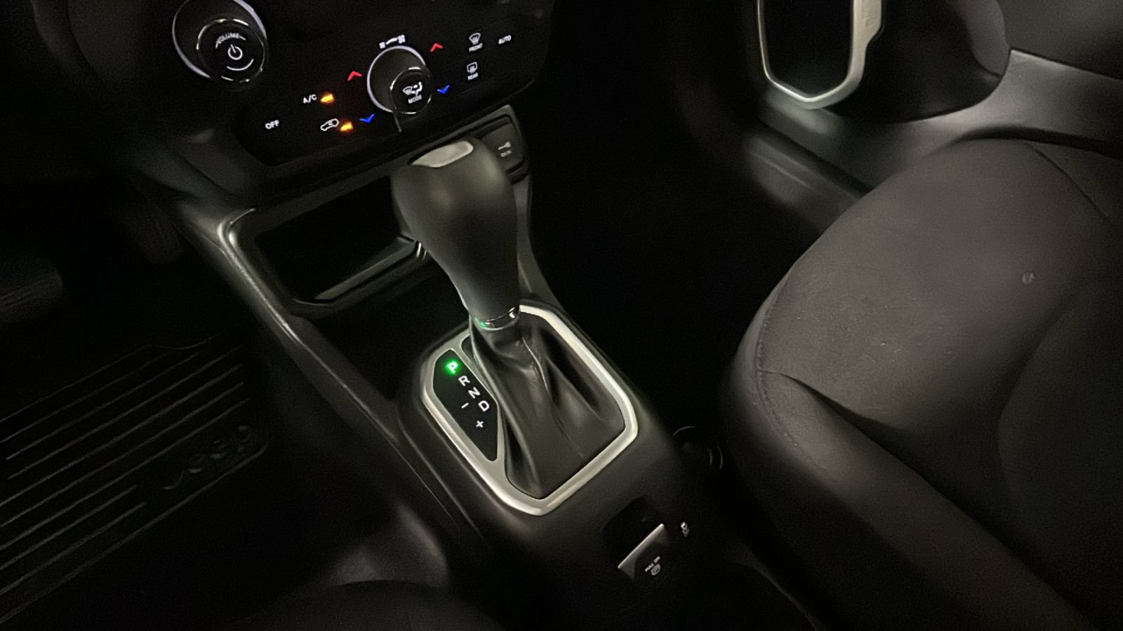 Used 2021 Jeep Renegade Sport FWD image 24