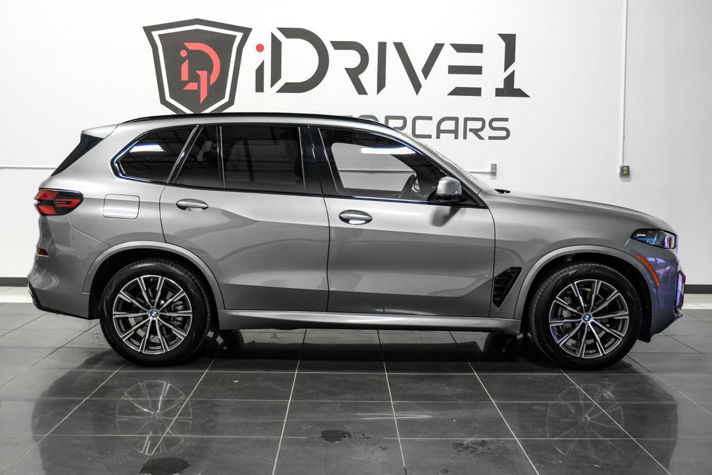 Used 2025 BMW X5 xDrive40i w/ M Sport Package AWD/4WD image 8