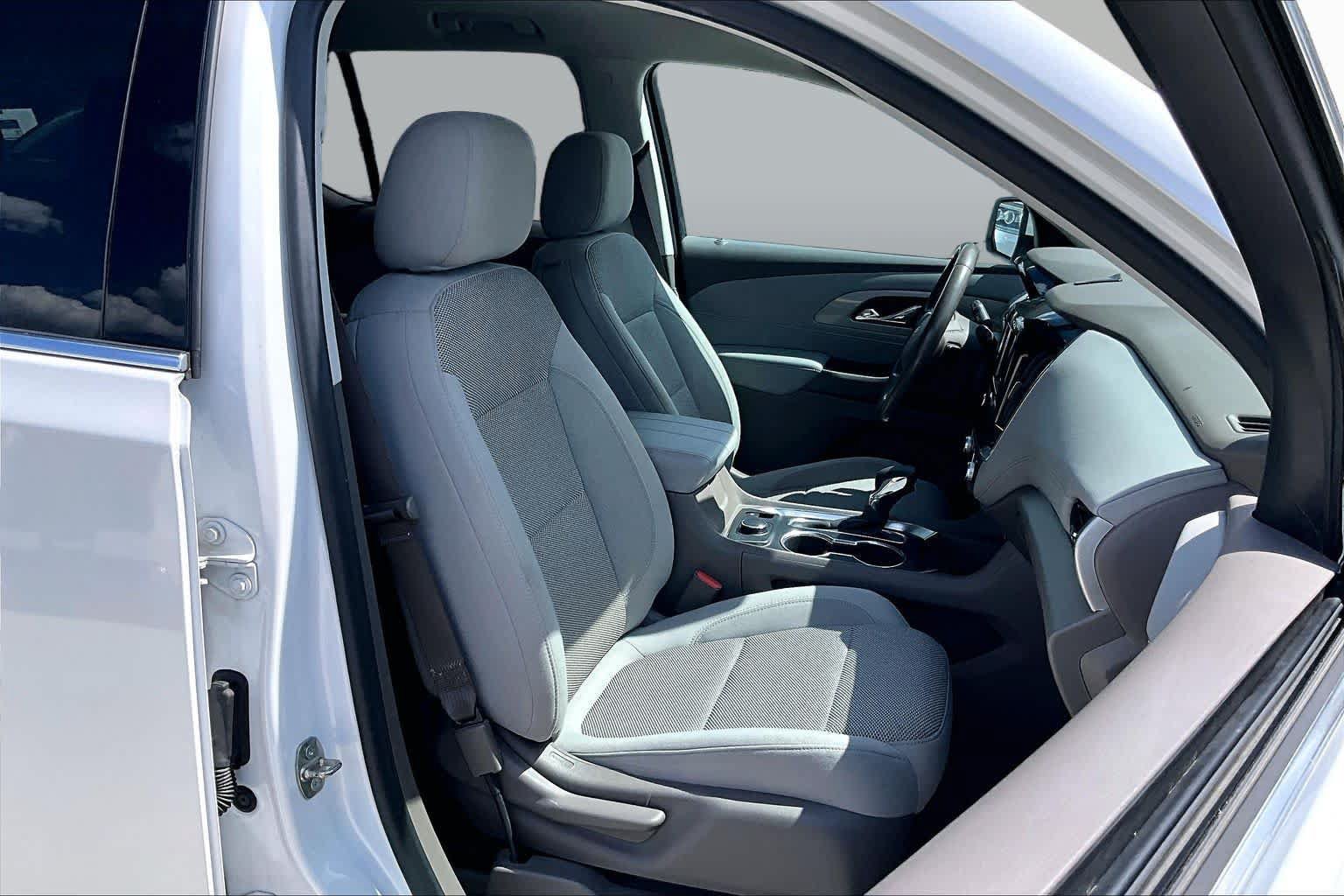 Used 2021 Chevrolet Traverse LT FWD image 9