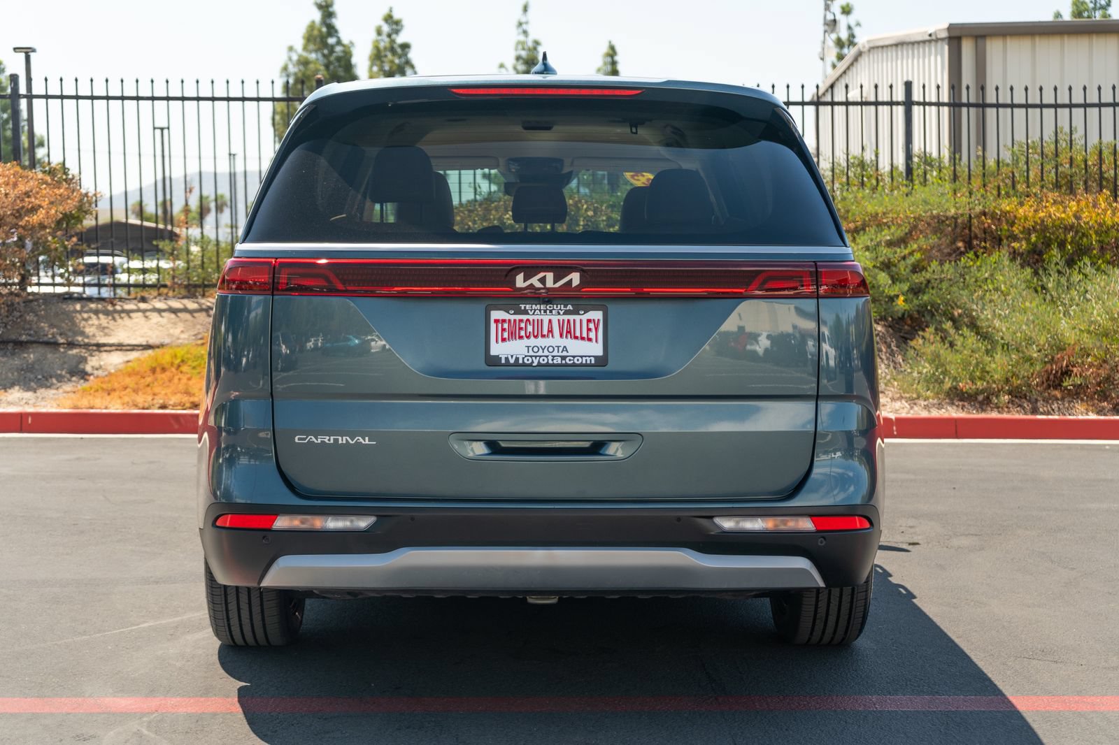Used 2024 Kia Carnival EX FWD image 9