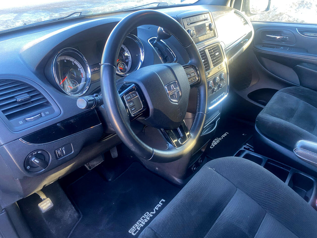 Used 2016 Dodge Grand Caravan SE image 12